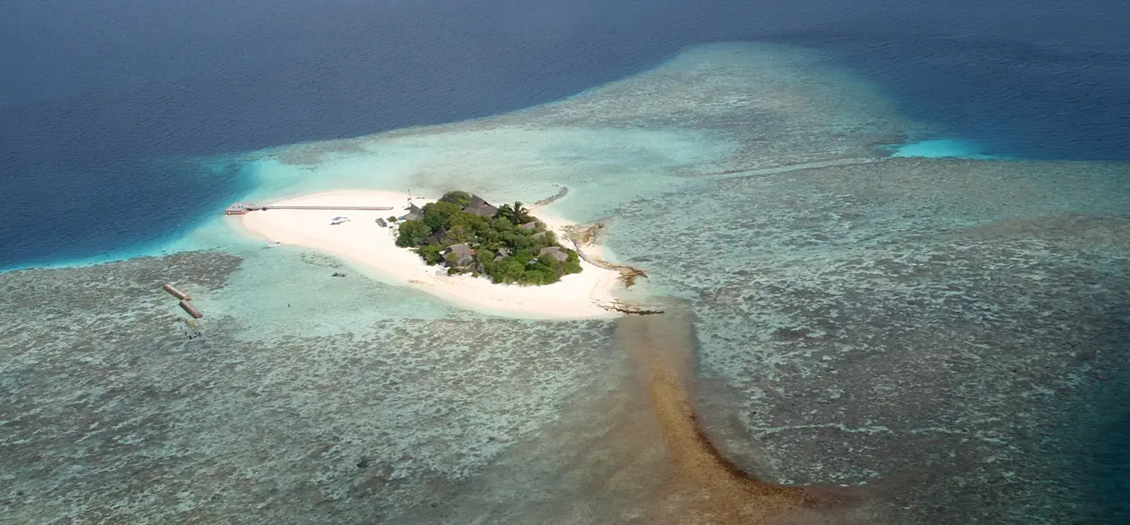 Majhen otok na Maldivih