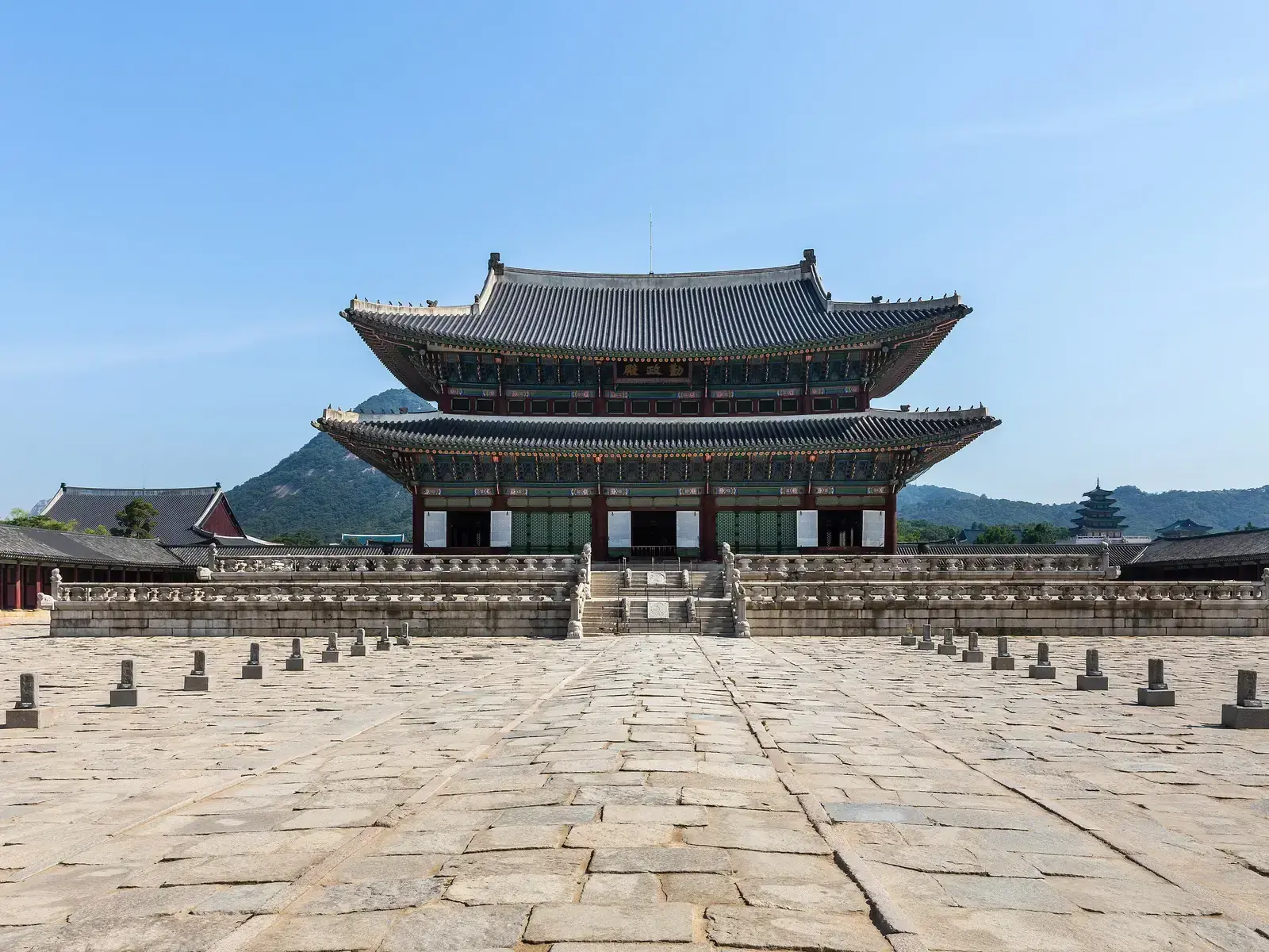 Dvorana Geunjeongjeon v palači Gyeongbokgung v Seulu